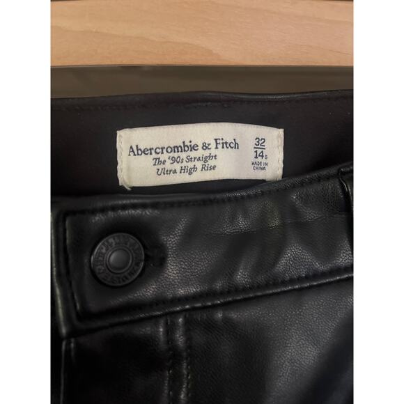 Abercrombie The 90’s Straight Ultra High Rise Faux Leather Jeans Sz 14/32 - Picture 4 of 11